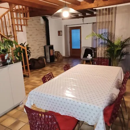 Maison Cozy Dans Les Volcans 펜션 Sayat